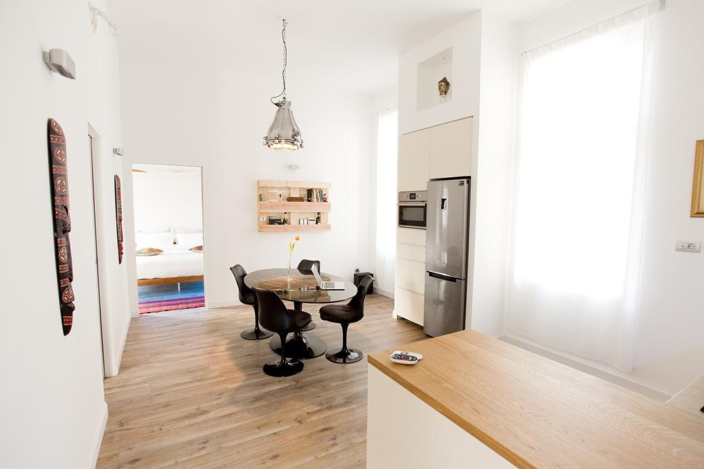 Ice Breaker Apartment